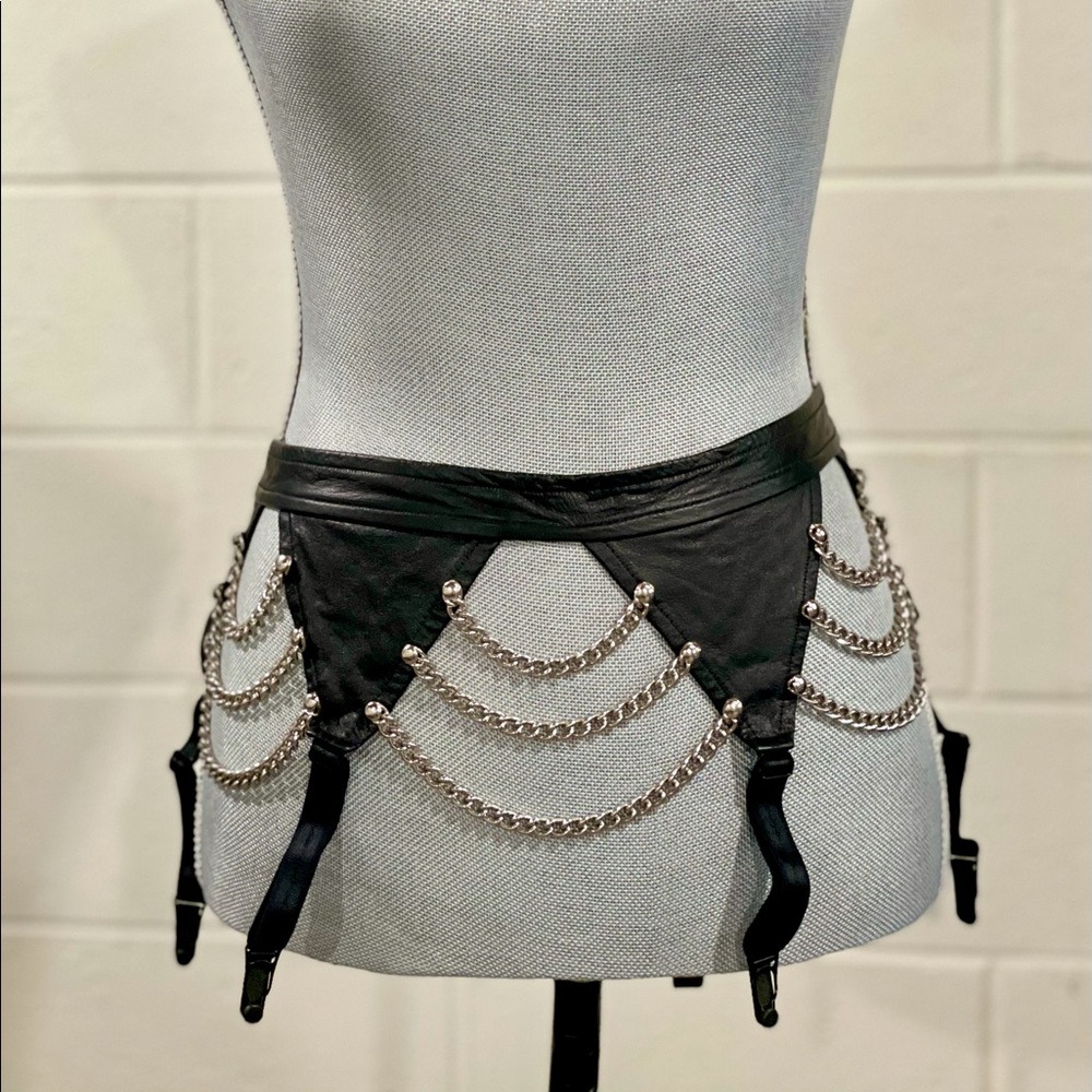 Sexy leather garter belt